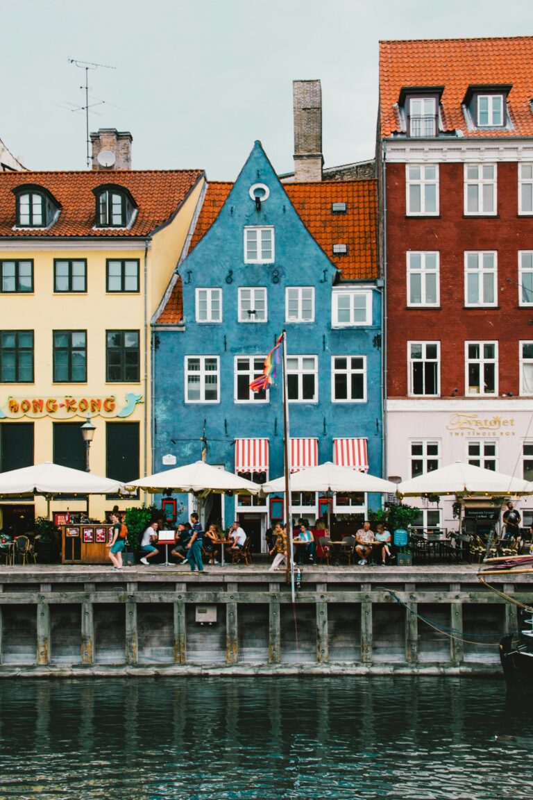 Kleurrijke huizen aan Nyhavn in Kopenhagen