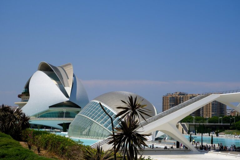 Moderne architectuur van de Ciudad de las Artes y las Ciencias in Valencia